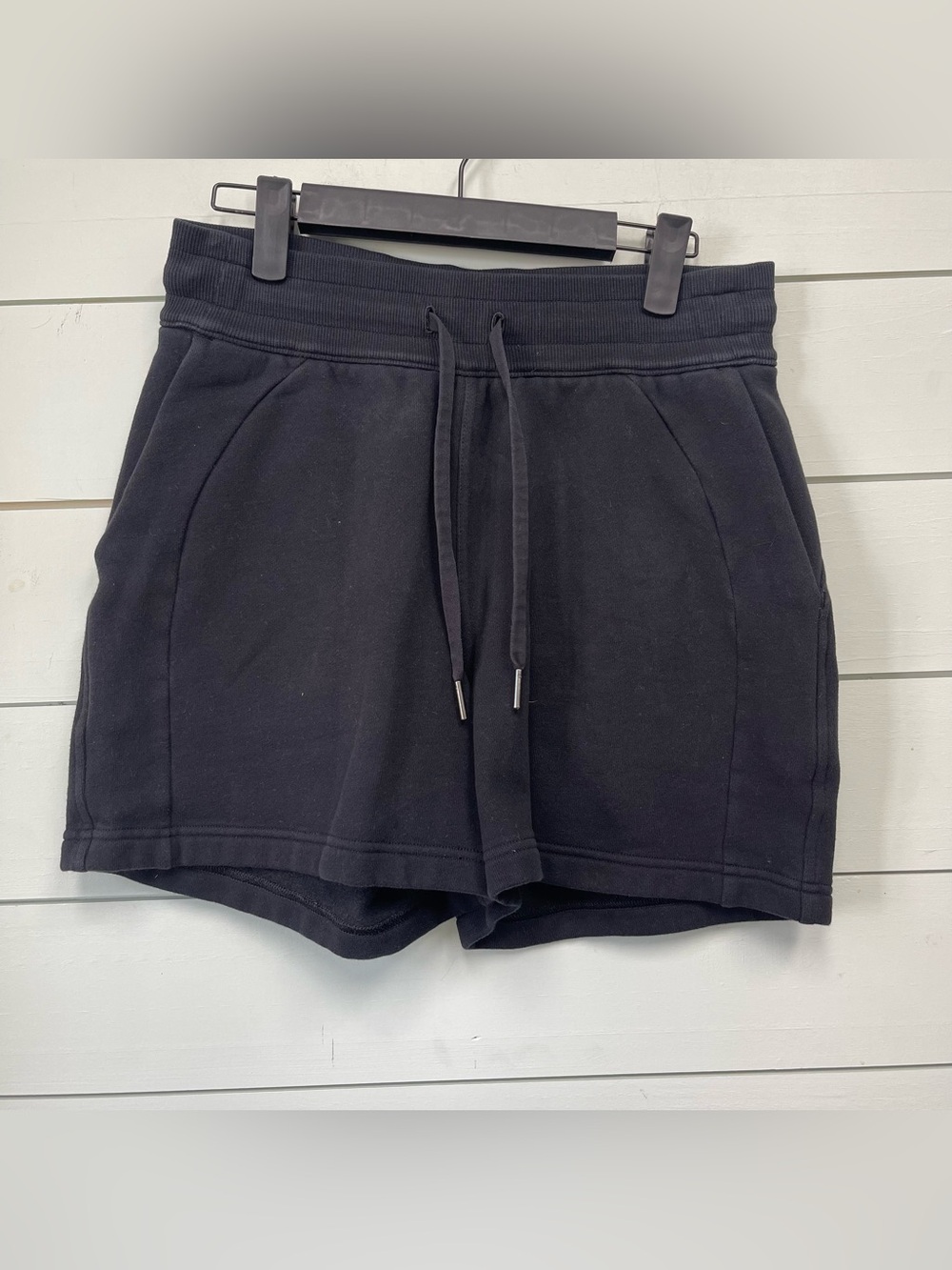 Lululemon scuba high rise shorts 5" black women's size 6